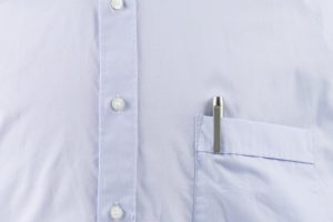 Mancha de caneta na roupa branca : como tirar?
